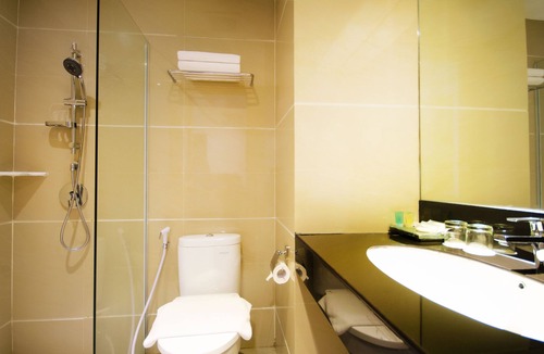 Pekanbaru Hotel | Ayola First Point Hotel Pekanbaru