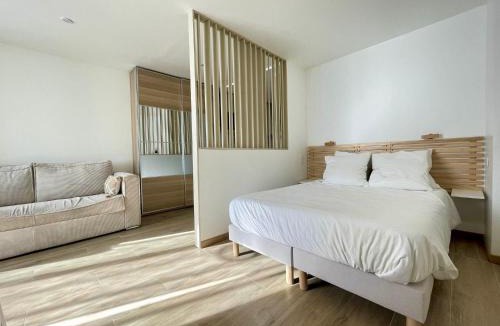Saint-Laurent-du-Var Apartment | Azur & Chill - à proximité Mer Train Bus Aéroport