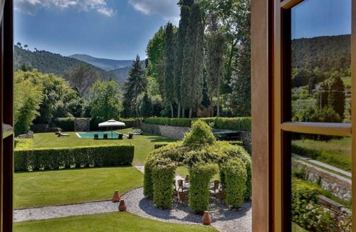 Vorno Villa | Badia Cantignano Villa Sleeps 24 with Pool Air Con and WiFi