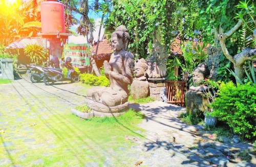 Renon Hostel | Bali Eco Living Yoga Healing Meditation and Retreat Center