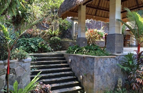 Sukawati House | Balinese Style Superior Room in Sukawati Gianyar, Lush Garden in the Property