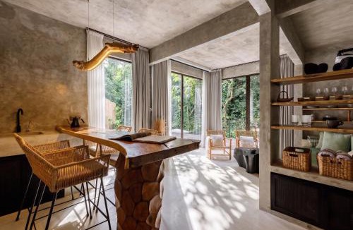 Petulu Villa | Bamboolina Villa - Jungle Retreat with River Access