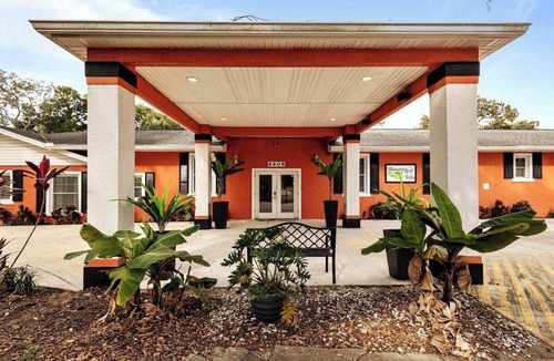 Orlovista Villa | Banana Leaf Villa- Book your gathering today!
