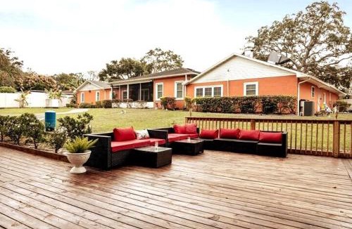 Orlovista House | Banana Leaf Villa-Vintage Vibes- King Suite