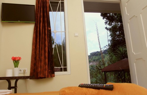 Lembang Hotel | Bantal Guling Villa Bandung