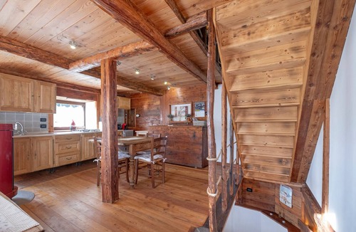 Ala di Stura Cabin | Baus's Cabins. Independent mountain cabin with panoramic views overlooking the valley and the stream