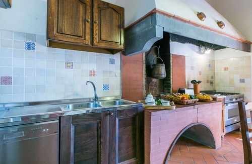 San Casciano in Val di Pesa House | Beautiful private villa for 9 people with hot tub, WIFI, TV, patio and panoramic view