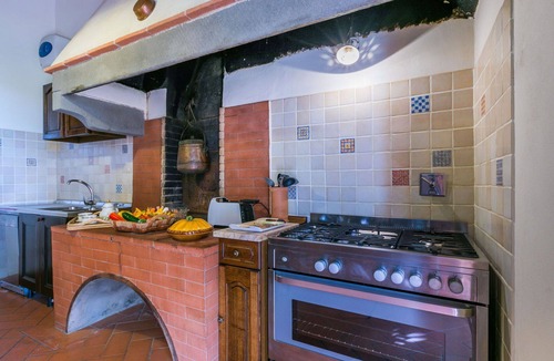 San Casciano in Val di Pesa House | Beautiful private villa for 9 people with hot tub, WIFI, TV, patio and panoramic view