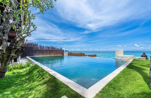 Candi Dasa Apartment | Beachfront Group Property – 9 Separate Rooms, 3 Levels | The Village of Angels