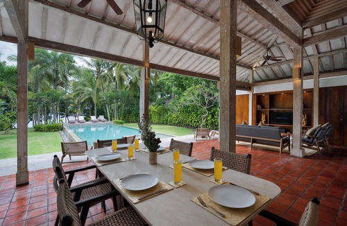 Melaya Villa | Beachfront Villas in Bali with Private Infinity Pool and huge garden.