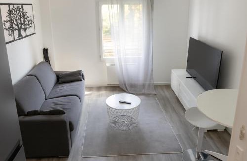 La Madeleine Apartment | Beau T3 tout équipé avec grand écran et Wi-Fi performant