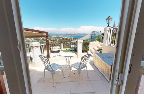 Theoule-sur-Mer Villa | Beautiful 12ppl villa with A/C Pool, Sauna, gated parking.