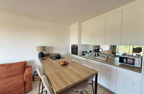 Bastide Giraud Condo | Beautiful 2-bedroom apartment with sea view - swimming pool - tennis court
