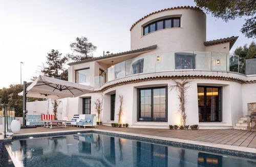 Antheor Villa | Beautiful 4 Bedrooms Villa With Pool And Garden - Waterfront Location