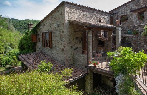 Pomaia Apartment | beautiful accommodation in a quiet location and with a huge garden, M2