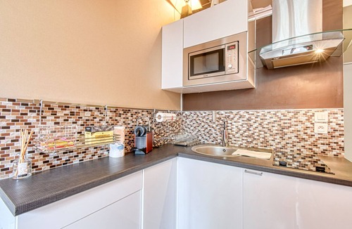 Cannes City Centre Apartment | Beautiful and cozy - super center (Rue Hoche) -A/C