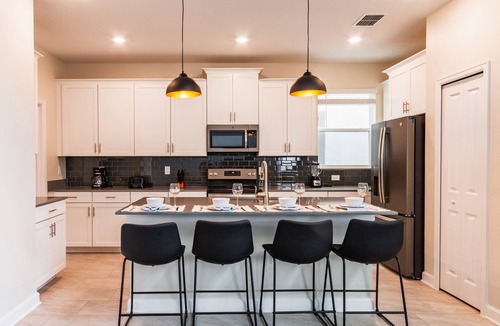 Four Corners House | Beautiful and Spacious 5 Bed Pool Home-700SS
