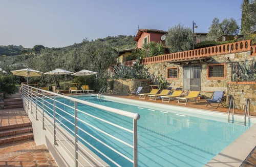 Pieve a Nievole Apartment | Beautiful apartment for 4 people with hot tub, WIFI, pool, TV, patio and pets allowed