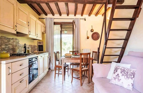 Massa Marittima Apartment | Beautiful apartment for 6 guests with WIFI, pool, TV and patio
