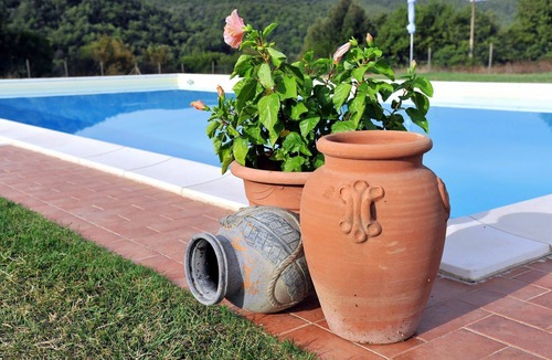Massa Marittima Apartment | Beautiful apartment for 6 guests with WIFI, pool, TV and patio