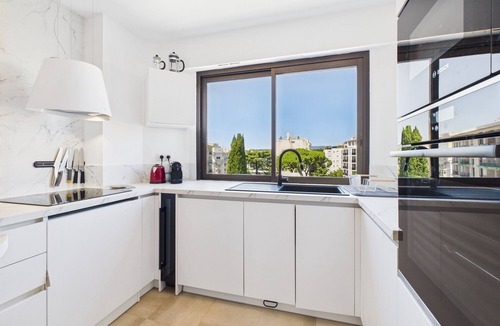 California - Pezou Apartment | Beautiful apartment Croisette. Sea view
