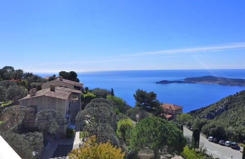 Eze Apartment | Beautiful apartment for 5 people with A/C, pool, WIFI, TV and terrace