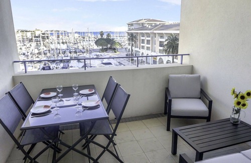Frejus Port Apartment | Beautiful apartment for 4 people with WIFI, TV and terrace