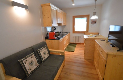 Raveo Apartment | Beautiful apartment for 3 people with WIFI, TV, patio and pets allowed