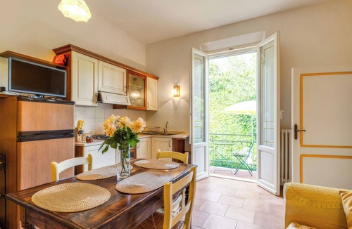 Gavignano Villa | Beautiful apartment in villa for 2 guests with WIFI, A/C, pool, TV and patio, close to San Gimig.