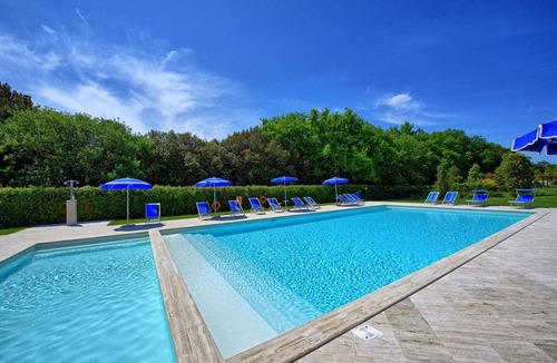 Montaione Villa | Beautiful apartment in villa for 4 guests with A/C, WIFI, pool and veranda, close to San Gimignano