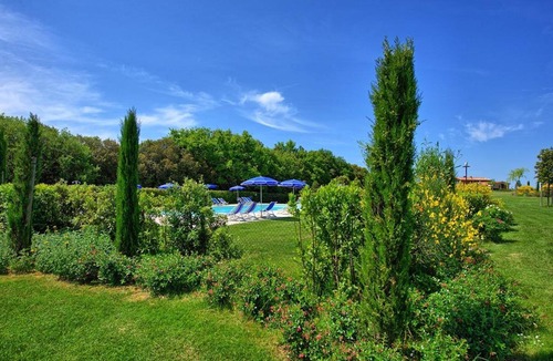 Montaione Villa | Beautiful apartment in villa for 4 guests with A/C, WIFI, pool and veranda, close to San Gimignano