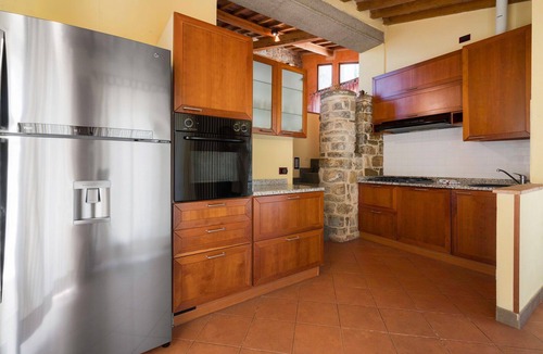 Poggibonsi Villa | Beautiful apartment in villa with WIFI, A/C, pool, TV and pets allowed, close to San Gimignano