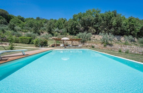 Poggibonsi Villa | Beautiful apartment in villa with WIFI, A/C, pool, TV and pets allowed, close to San Gimignano