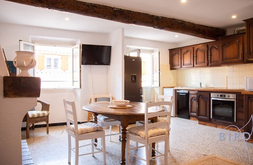 Antibes City Centre Apartment | Beautiful authentic apartment in the heart of old Antibes