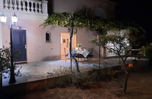 Golfe Juan Villa | Beautiful, bright, quiet Villa, recent renovation 5 mins walk from the beach