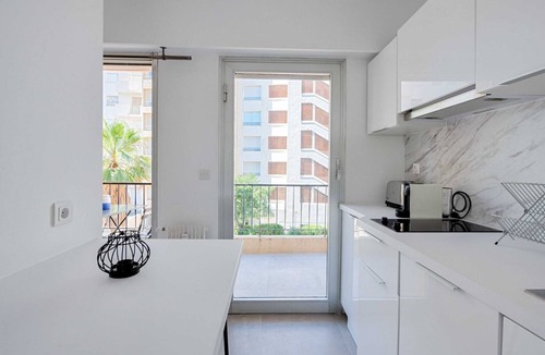 Juan-les-Pins Apartment | Beautiful flat with balcony - 200m from the beach