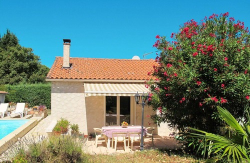 Saint-Paul-en-Foret House | Beautiful private villa for 6 guests with private pool, WIFI, TV and terrace