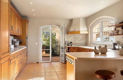 Tourrettes-sur-Loup Villa | Beautiful family friendly Villa with Stunning Seaviews from all rooms