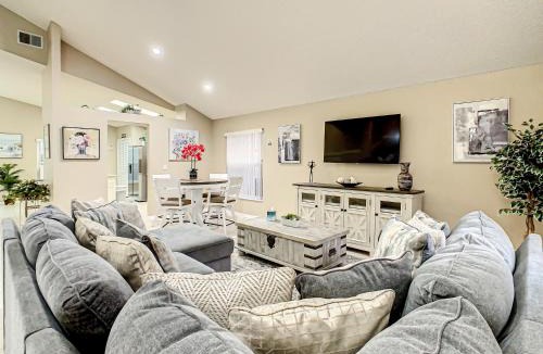 Lindfields House | Beautiful Getaway Home Minutes from Disney