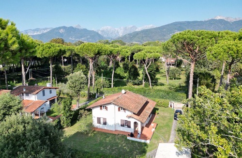 Ronchi Villa | Beautiful private villa for 8 people with A/C, WIFI, TV and pets allowed, close to Forte Dei Marmi