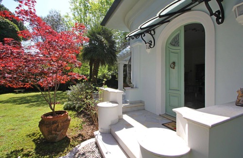 Poveromo Villa | Beautiful private villa with WIFI, A/C, TV, veranda and pets allowed, close to Forte Dei Marmi