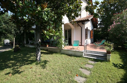 Forte dei Marmi Villa | Beautiful private villa for 8 guests with WIFI, TV and terrace