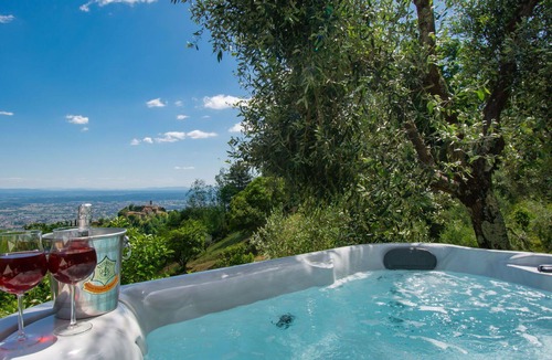 Macchino House | Beautiful private villa for 6 guests with hot tub, WIFI, private pool, TV, patio and pets allowed