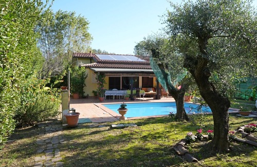 Ameglia Villa | Beautiful private villa with WIFI, A/C, private pool, TV, veranda, pets allowed, close to La Spezia