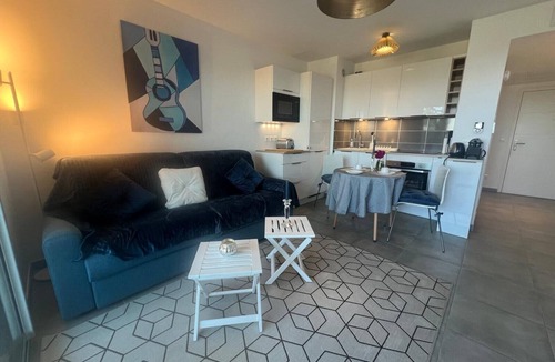 Bastide Giraud Apartment | Beautiful studio in a residence with swimming pool