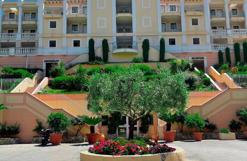 La Croix des Gardes Apartment | Beautiful terrace apartment with breathtaking sea view over the bay of cannes