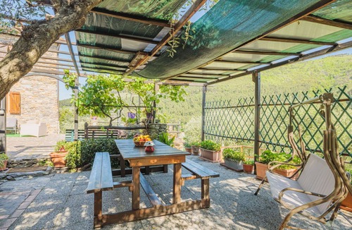 Vorno House | Beautiful villa for 6 guests with patio and parking