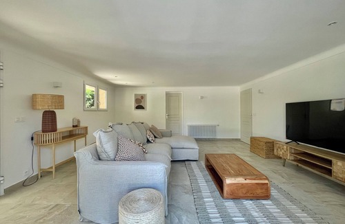 Boulouris-sur-Mer Villa | Beautiful Villa With Pool Near the Beach