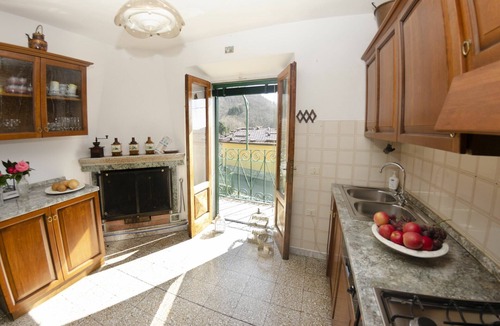 Montefegatesi House | Beautiful villa with WIFI, private pool, TV, patio, pets allowed, panoramic view and parking