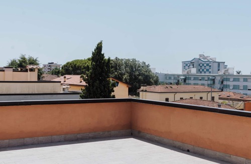 Avenza House | Beautiful villa with garden between the mountains and the sea